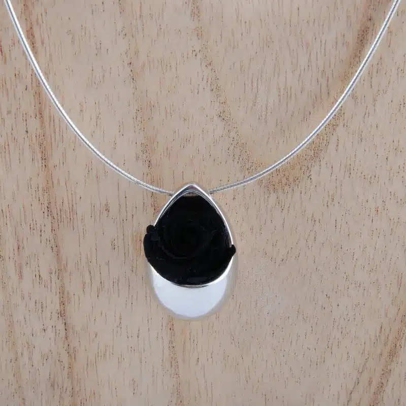 Collier Grande Goutte avec rose noire